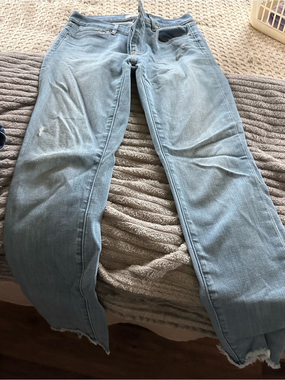 Loft light wash raw hem skinny jeans size 6